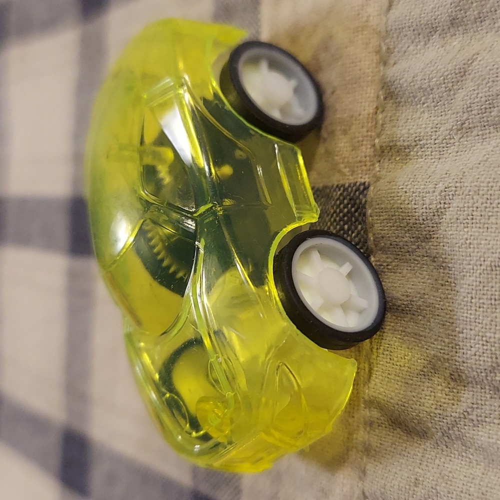 ❤️ Pull Back Car Yellow Translucent Miniature Racer - Picture 7 of 7